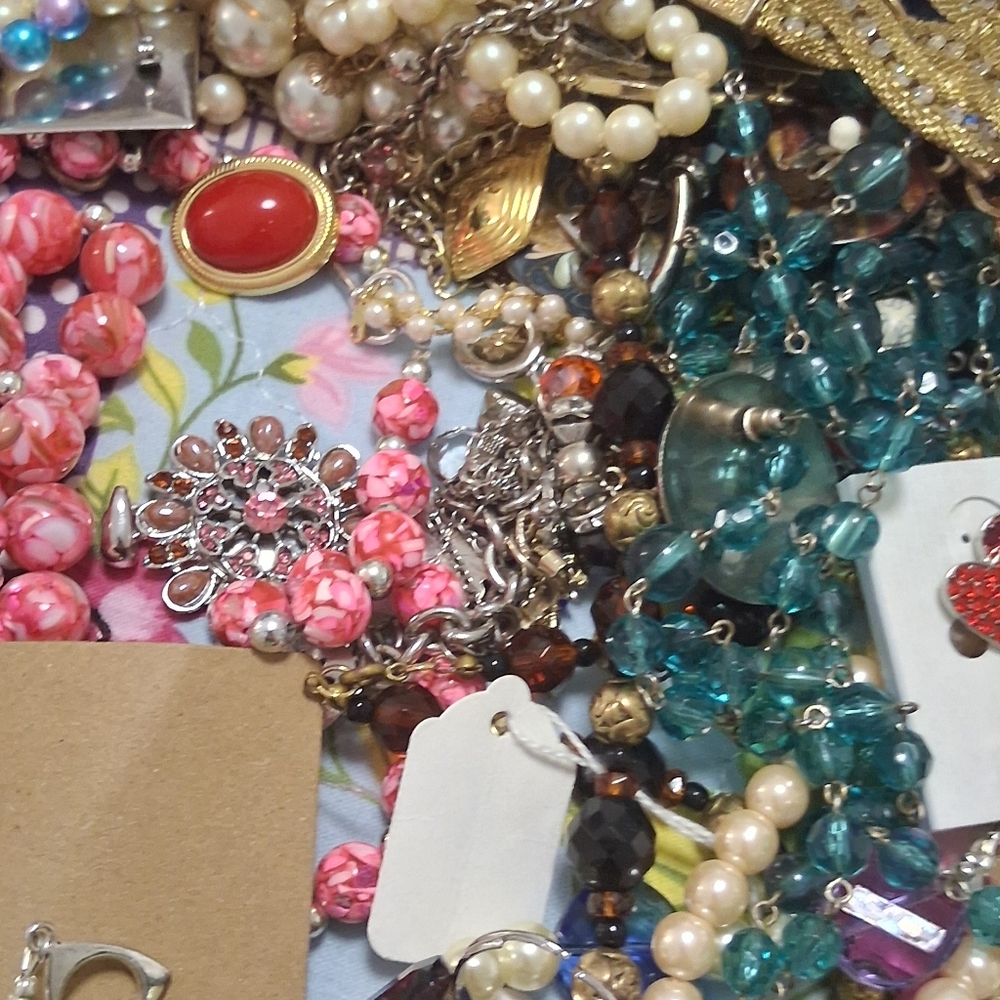 Bundle Of Vintage Jewelry - Picture 5 of 11